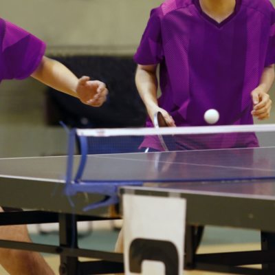 卓球のダブルスの様子