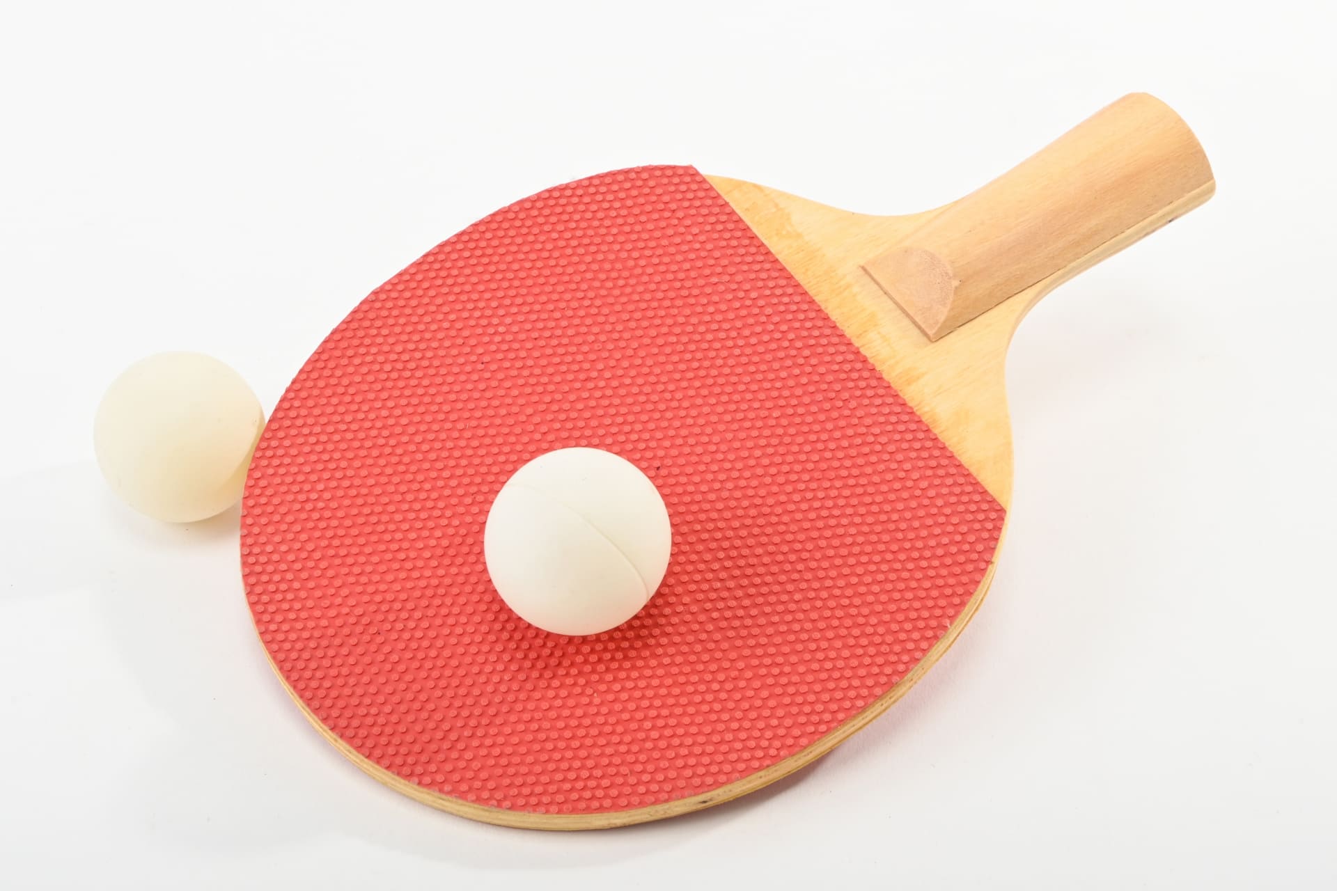 卓球のラケットと球